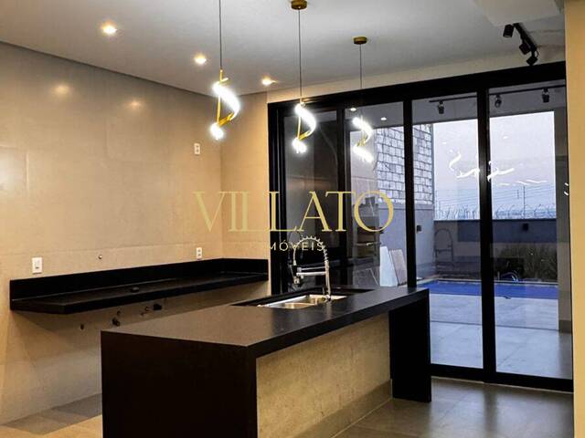 Sobrado para Venda em Goiânia - 4