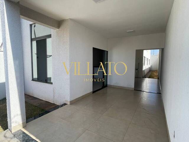 #2400 - Casa para Venda em Aparecida de Goiânia - GO - 2