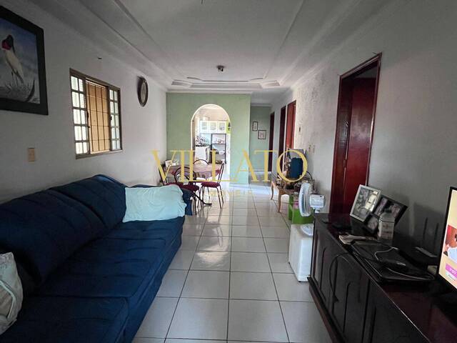 #2414 - Casa para Venda em Goiânia - GO - 1