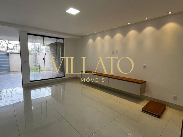 Sobrado para Venda em Goiânia - 2