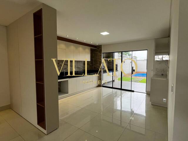 Sobrado para Venda em Goiânia - 3